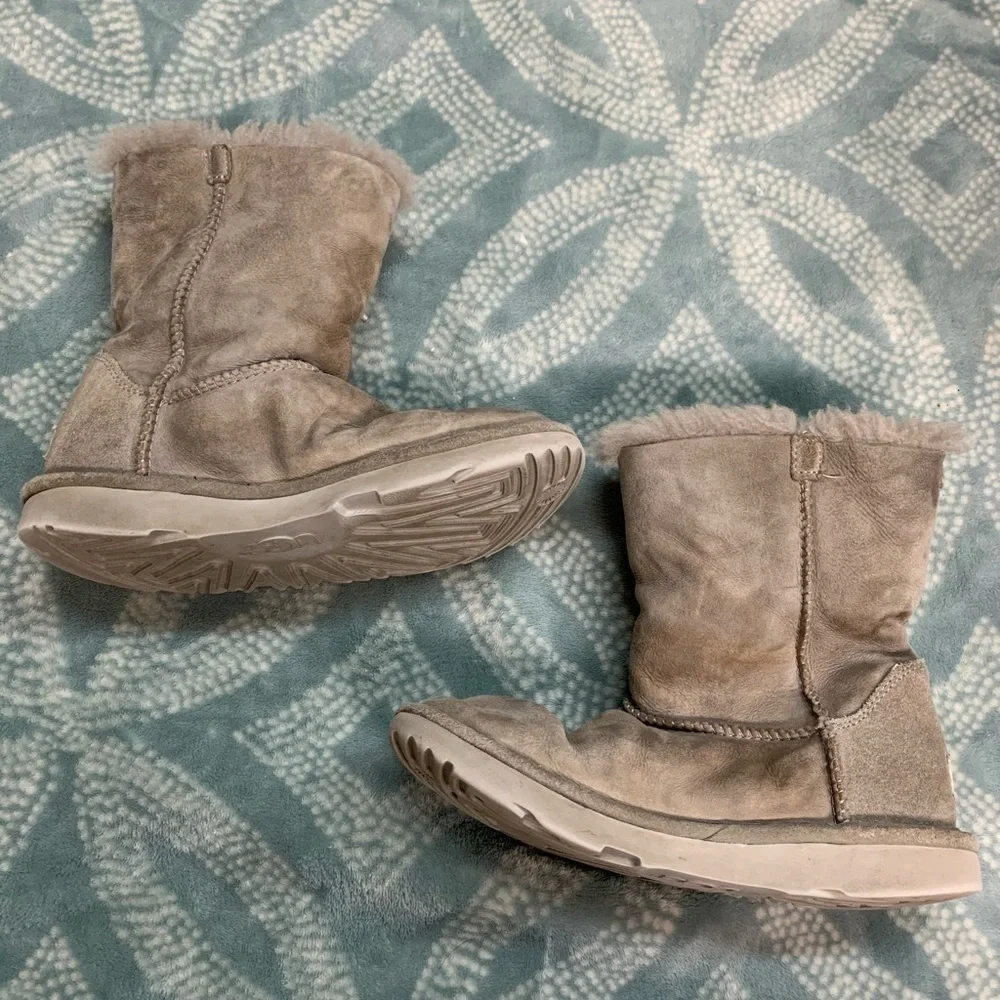 Girls UGG gray suede winter boots‎